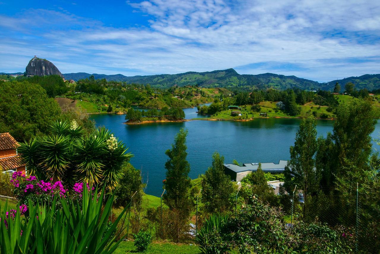 Happy Buddha Hostel & Lodge Guatape Exterior photo