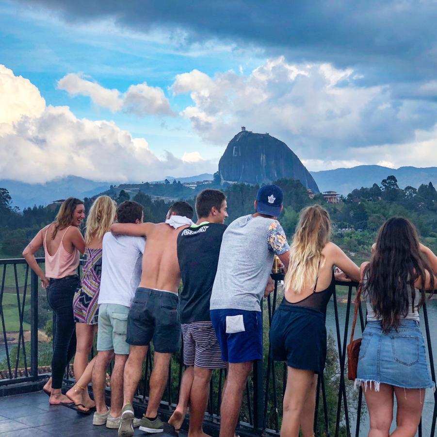 Happy Buddha Hostel & Lodge Guatape Exterior photo