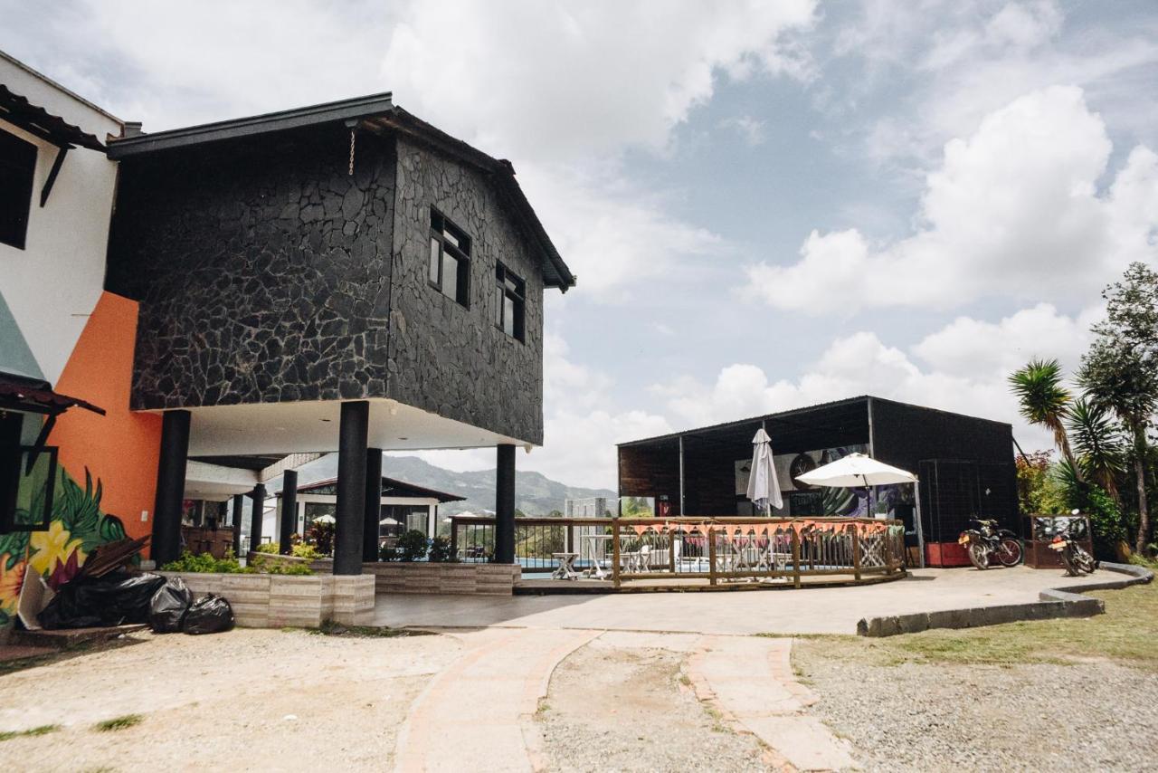 Happy Buddha Hostel & Lodge Guatape Exterior photo