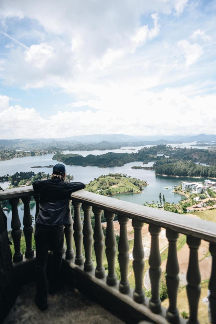 Happy Buddha Hostel & Lodge Guatape Exterior photo