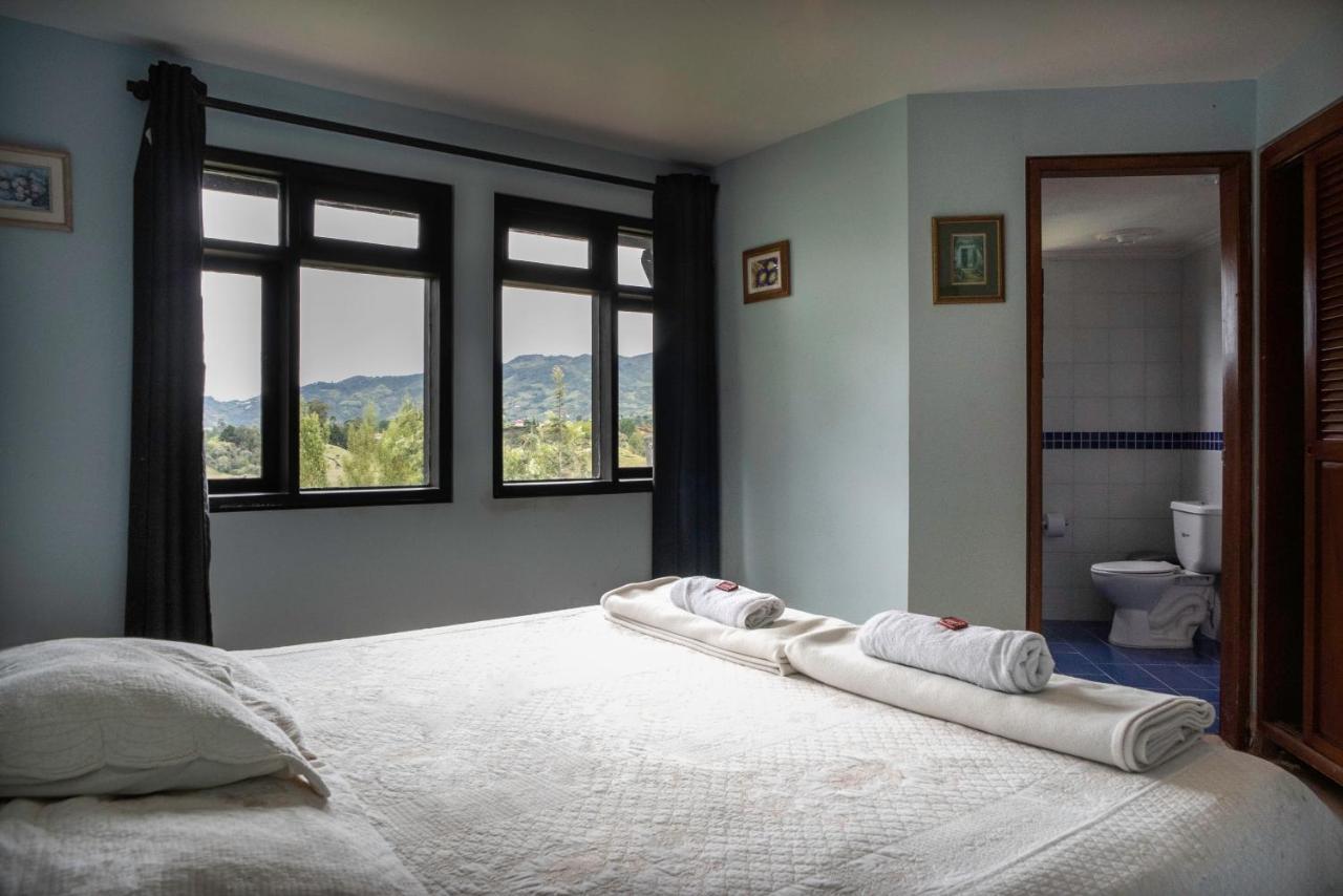 Happy Buddha Hostel & Lodge Guatape Exterior photo