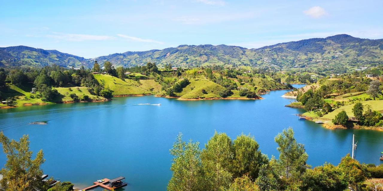 Happy Buddha Hostel & Lodge Guatape Exterior photo
