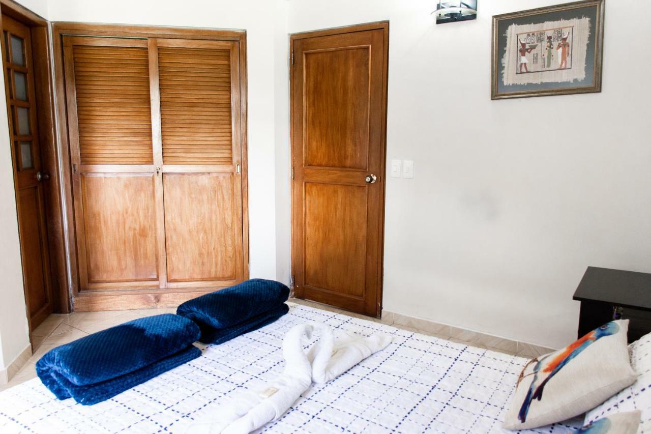 Happy Buddha Hostel & Lodge Guatape Exterior photo