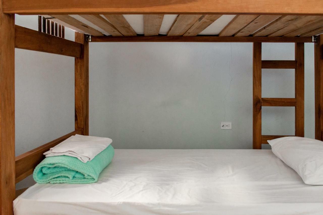 Happy Buddha Hostel & Lodge Guatape Exterior photo