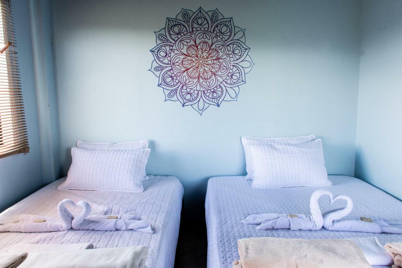 Happy Buddha Hostel & Lodge Guatape Exterior photo